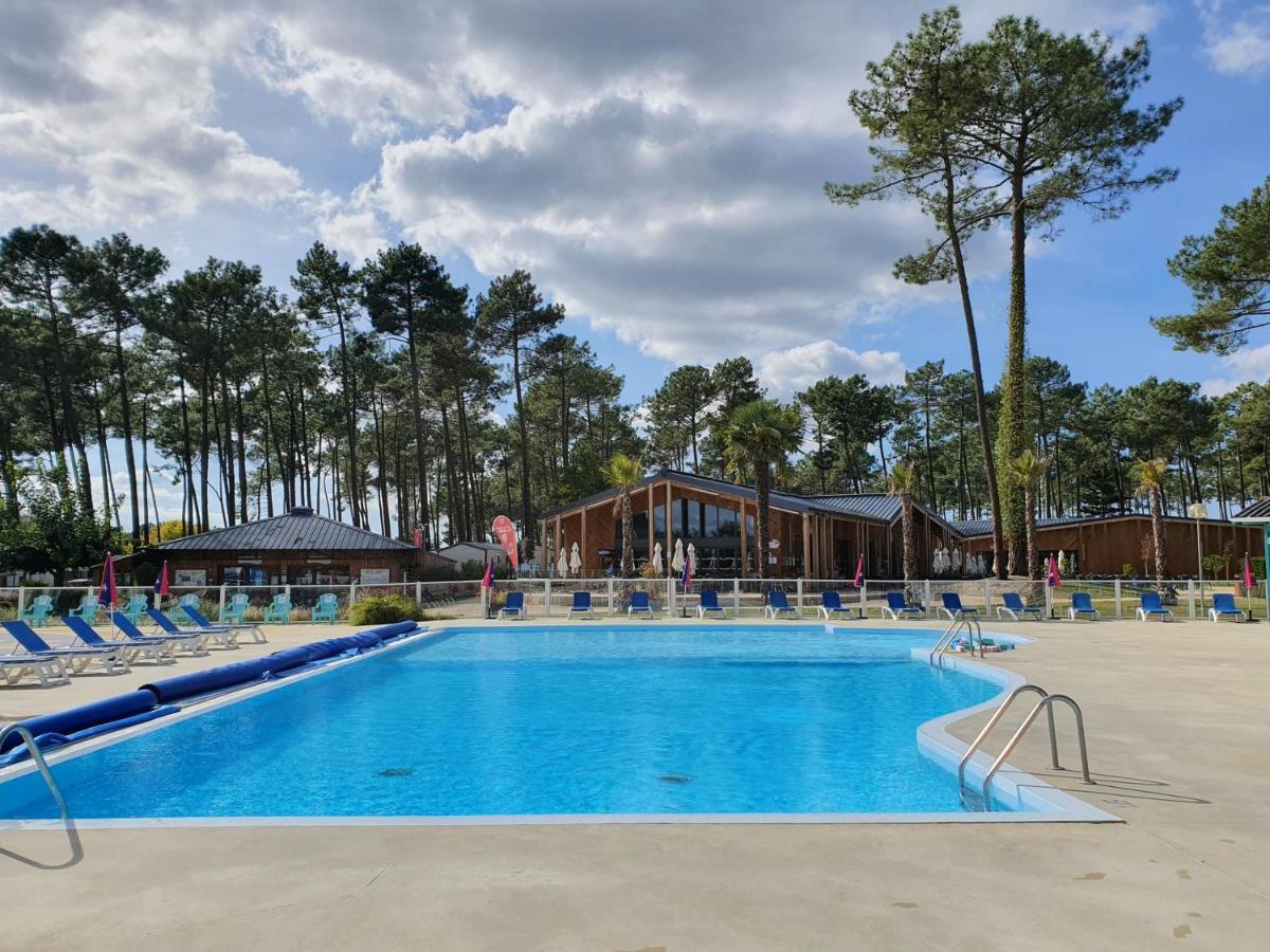 Bahiana Hotel Сен-Жулиен-ан-Борн Екстериор снимка