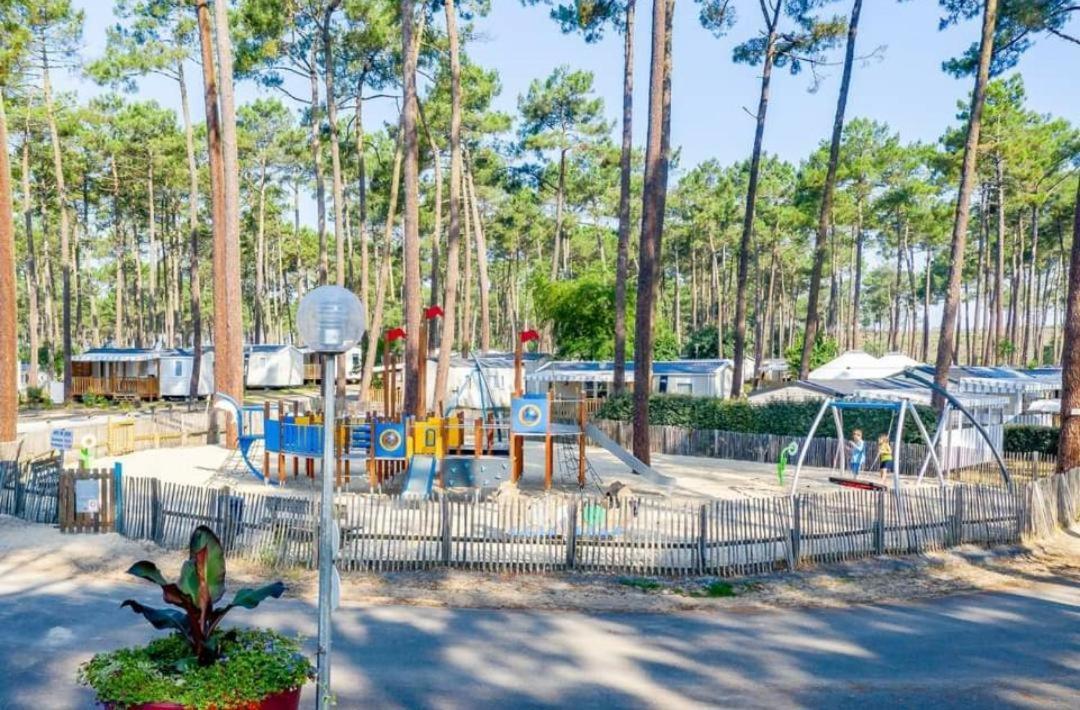 Bahiana Hotel Сен-Жулиен-ан-Борн Екстериор снимка